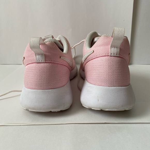 Nike Roshe Light Pink and White Running Shoes - Picture 5 of 10